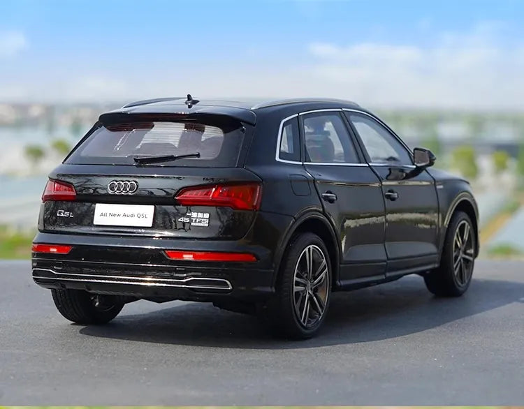 [OEM] 1:18 Audi 2018 Q5L Black Model Car Die-Cast