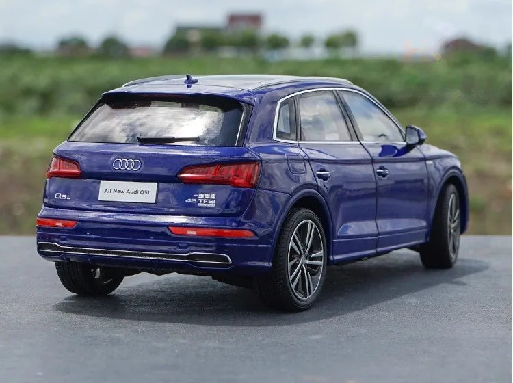 [OEM] 1:18 Audi 2018 Q5L Blue Model Car Die-Cast