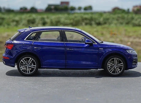 [OEM] 1:18 Audi 2018 Q5L Blue Model Car Die-Cast