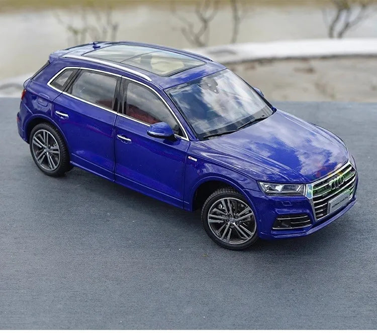 [OEM] 1:18 Audi 2018 Q5L Blue Model Car Die-Cast