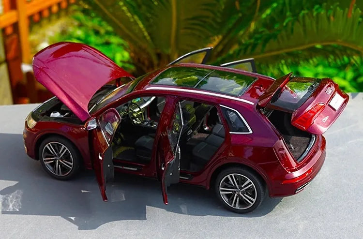 [OEM] 1:18 Audi 2018 Q5L Red Model Car Die-Cast