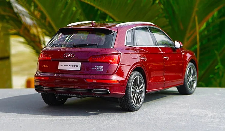 [OEM] 1:18 Audi 2018 Q5L Red Model Car Die-Cast