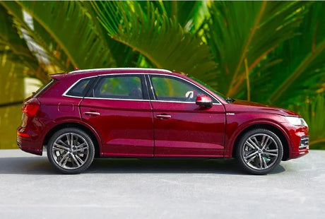 [OEM] 1:18 Audi 2018 Q5L Red Model Car Die-Cast