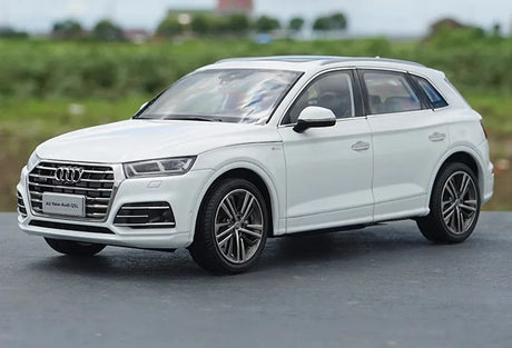 [OEM] 1:18 Audi 2018 Q5L White Model Car Die-Cast