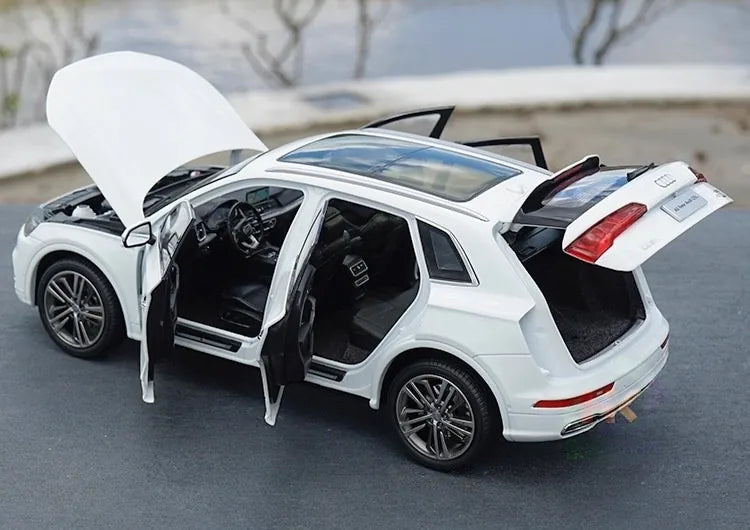 [OEM] 1:18 Audi 2018 Q5L White Model Car Die-Cast