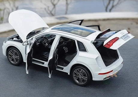 [OEM] 1:18 Audi 2018 Q5L White Model Car Die-Cast