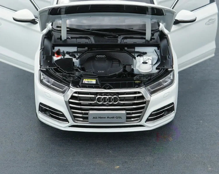 [OEM] 1:18 Audi 2018 Q5L White Model Car Die-Cast