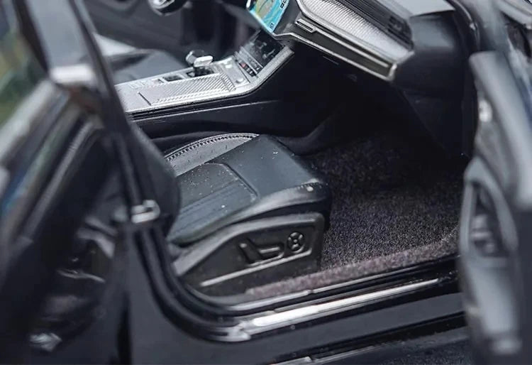 [OEM] 1:18 Audi 2019 A6L Black Model Car Die-Cast