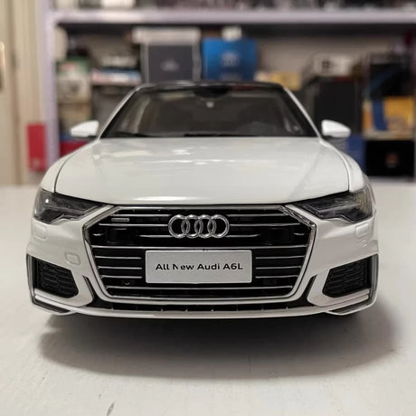 [OEM] 1:18 Audi 2019 A6L White Model Car Die-Cast
