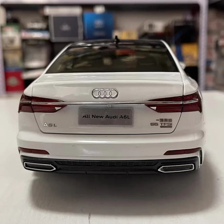 [OEM] 1:18 Audi 2019 A6L White Model Car Die-Cast
