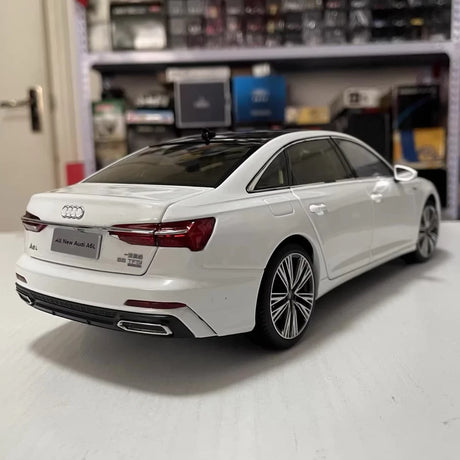 [OEM] 1:18 Audi 2019 A6L White Model Car Die-Cast