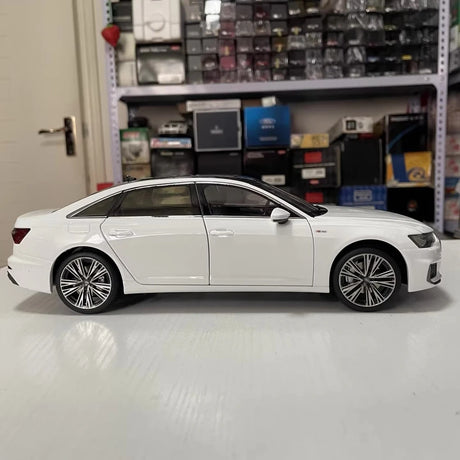 [OEM] 1:18 Audi 2019 A6L White Model Car Die-Cast