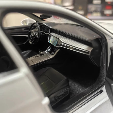 [OEM] 1:18 Audi 2019 A6L White Model Car Die-Cast