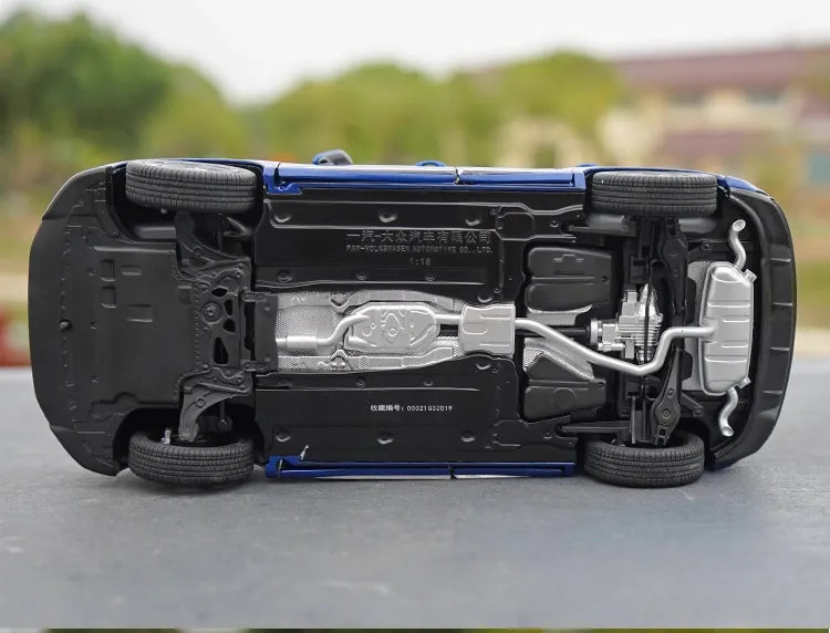 [OEM] 1:18 Audi 2019 Q3 Blue Model Car Die-Cast