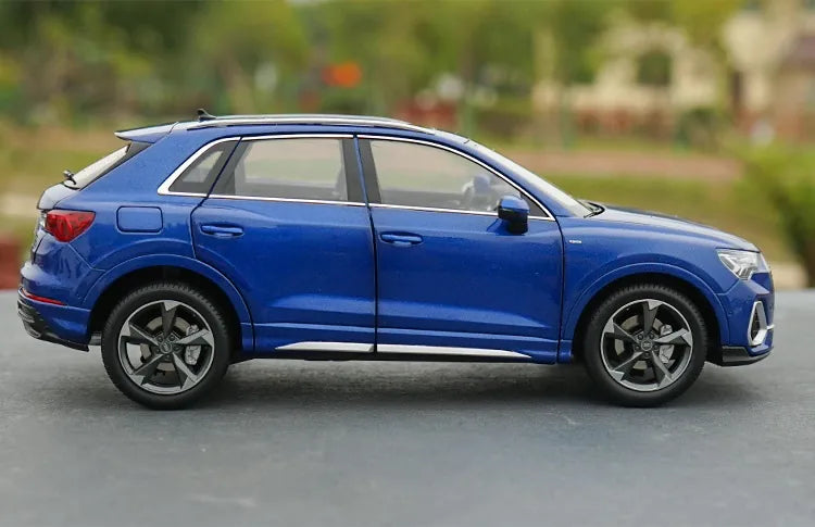 [OEM] 1:18 Audi 2019 Q3 Blue Model Car Die-Cast