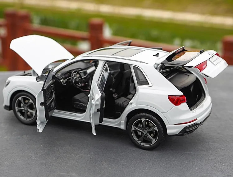 [OEM] 1:18 Audi 2019 Q3 White Model Car Die-Cast