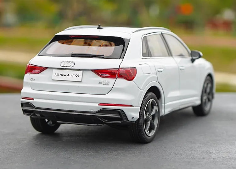 [OEM] 1:18 Audi 2019 Q3 White Model Car Die-Cast