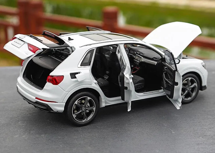 [OEM] 1:18 Audi 2019 Q3 White Model Car Die-Cast
