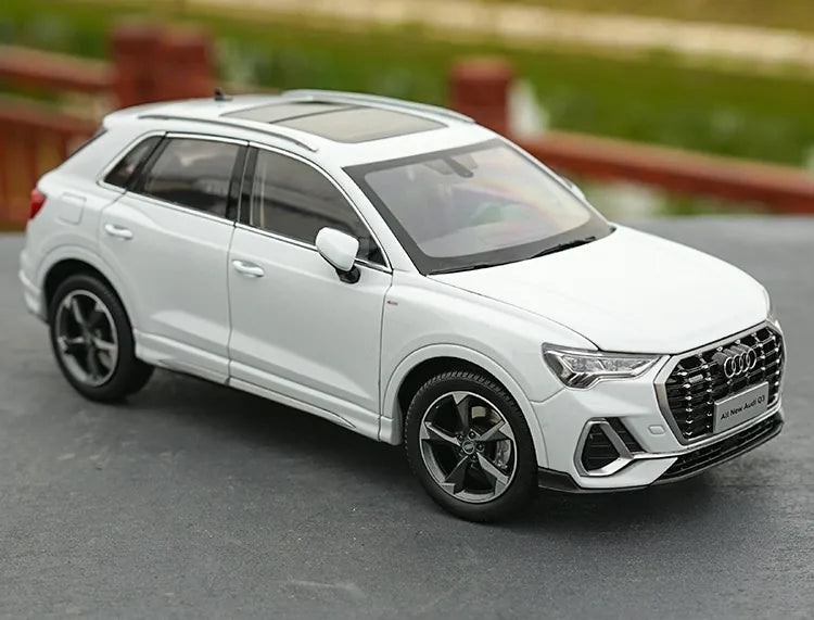 [OEM] 1:18 Audi 2019 Q3 White Model Car Die-Cast
