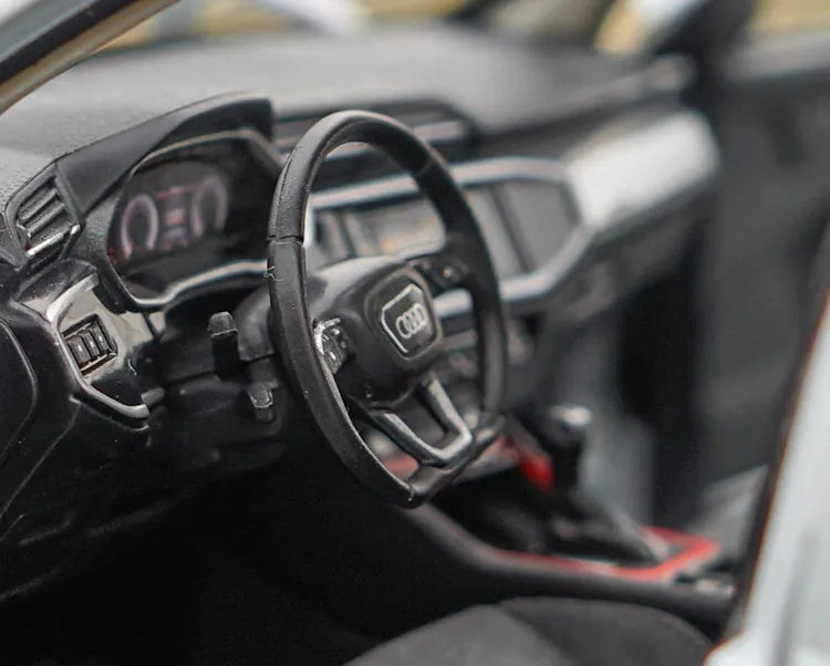 [OEM] 1:18 Audi 2019 Q3 White Model Car Die-Cast
