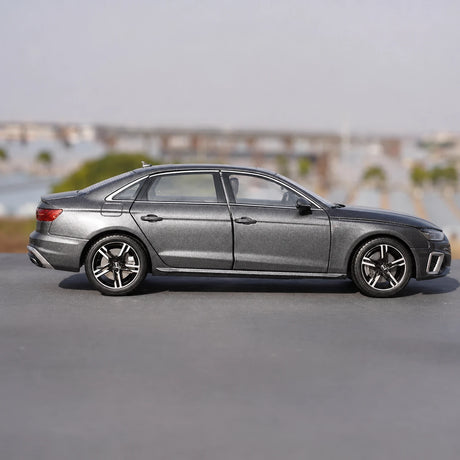 [OEM] 1:18 Audi 2020 A4L Gray Model Car Die-Cast