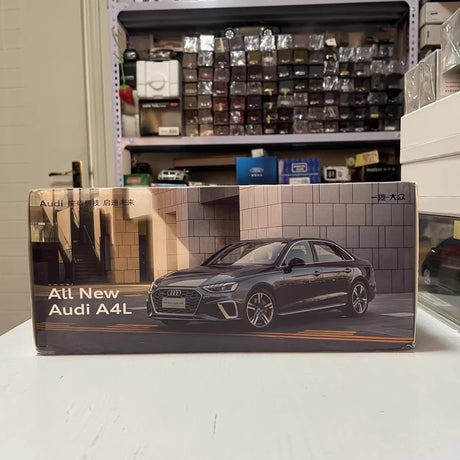 [OEM] 1:18 Audi 2020 A4L White Model Car Die-Cast