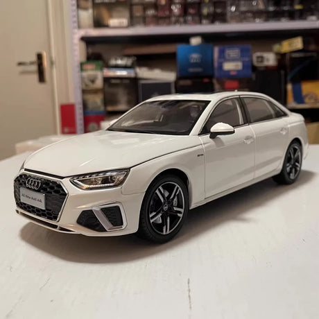 [OEM] 1:18 Audi 2020 A4L White Model Car Die-Cast