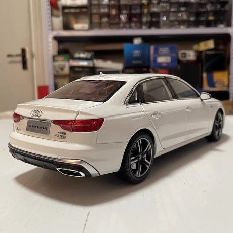 [OEM] 1:18 Audi 2020 A4L White Model Car Die-Cast