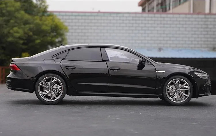 [OEM] 1:18 Audi 2021 A7L Black Model Car Die-Cast