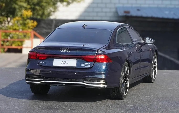 [OEM] 1:18 Audi 2021 A7L Blue Model Car Die-Cast