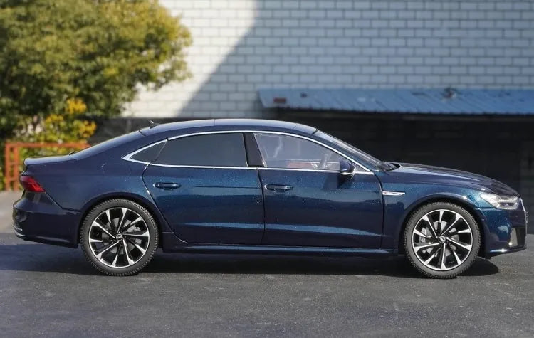 [OEM] 1:18 Audi 2021 A7L Blue Model Car Die-Cast