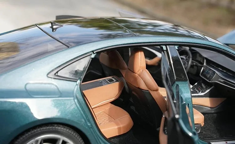 [OEM] 1:18 Audi 2021 A7L Green Model Car Die-Cast
