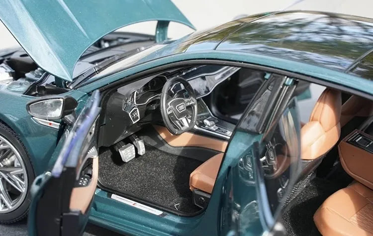 [OEM] 1:18 Audi 2021 A7L Green Model Car Die-Cast