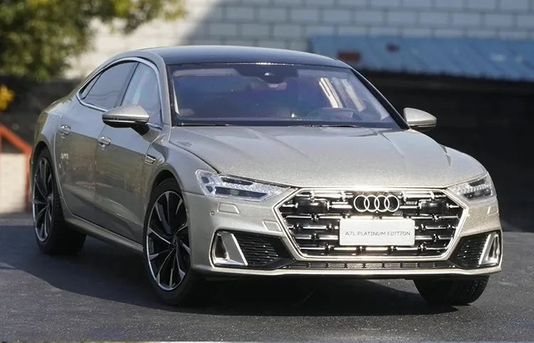 [OEM] 1:18 Audi 2021 A7L Silver Model Car Die-Cast