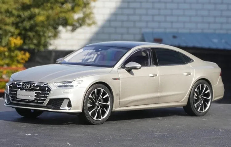 [OEM] 1:18 Audi 2021 A7L Silver Model Car Die-Cast
