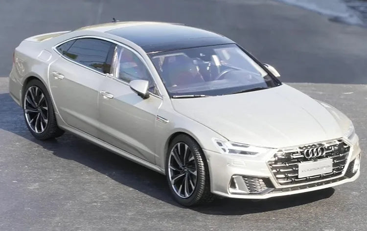 [OEM] 1:18 Audi 2021 A7L Silver Model Car Die-Cast