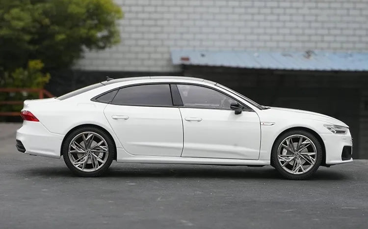 [OEM] 1:18 Audi 2021 A7L White Model Car Die-Cast