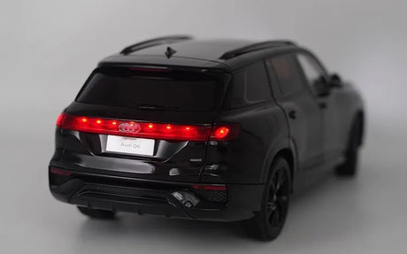 [OEM] 1:18 Audi 2022 Q6 Black Model Car Die-Cast
