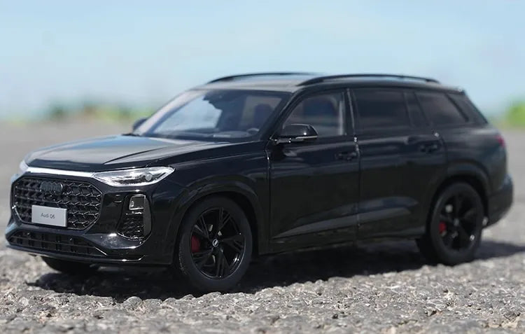 [OEM] 1:18 Audi 2022 Q6 Black Model Car Die-Cast