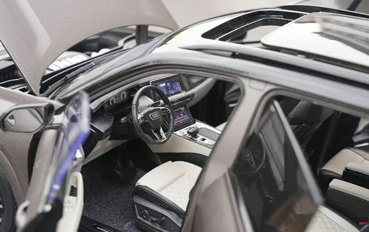 [OEM] 1:18 Audi 2022 Q6 Gray Model Car Die-Cast
