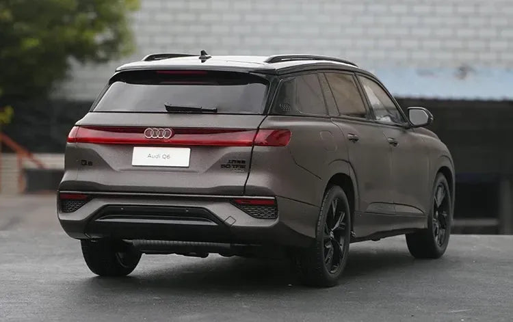 [OEM] 1:18 Audi 2022 Q6 グレー モデルカー Die-Cast