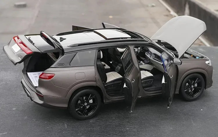 [OEM] 1:18 Audi 2022 Q6 グレー モデルカー Die-Cast