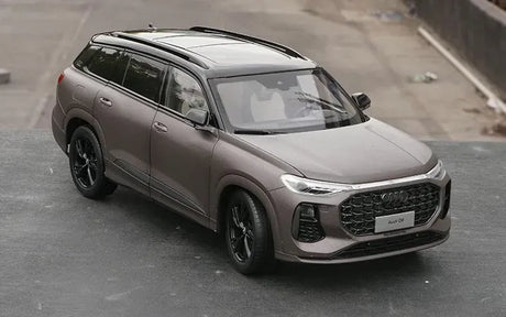 [OEM] 1:18 Audi 2022 Q6 Gray Model Car Die-Cast