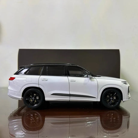 [OEM] 1:18 Audi 2022 Q6 White Model Car Die-Cast