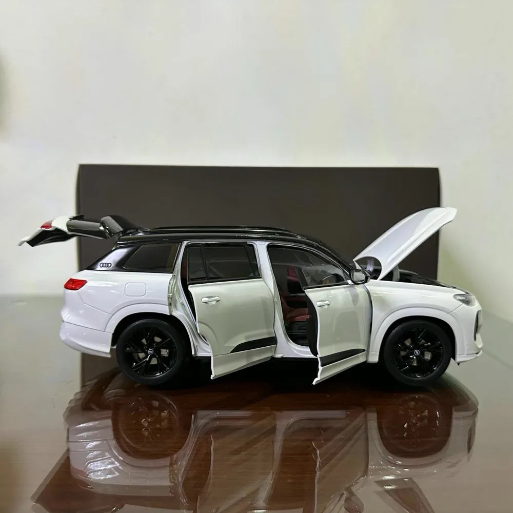 [OEM] 1:18 Audi 2022 Q6 White Model Car Die-Cast