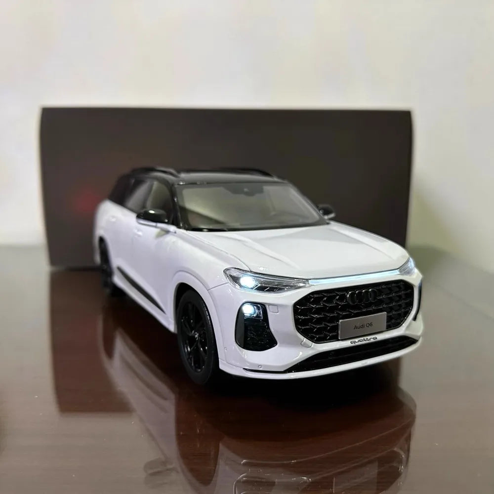 [OEM] 1:18 Audi 2022 Q6 White Model Car Die-Cast