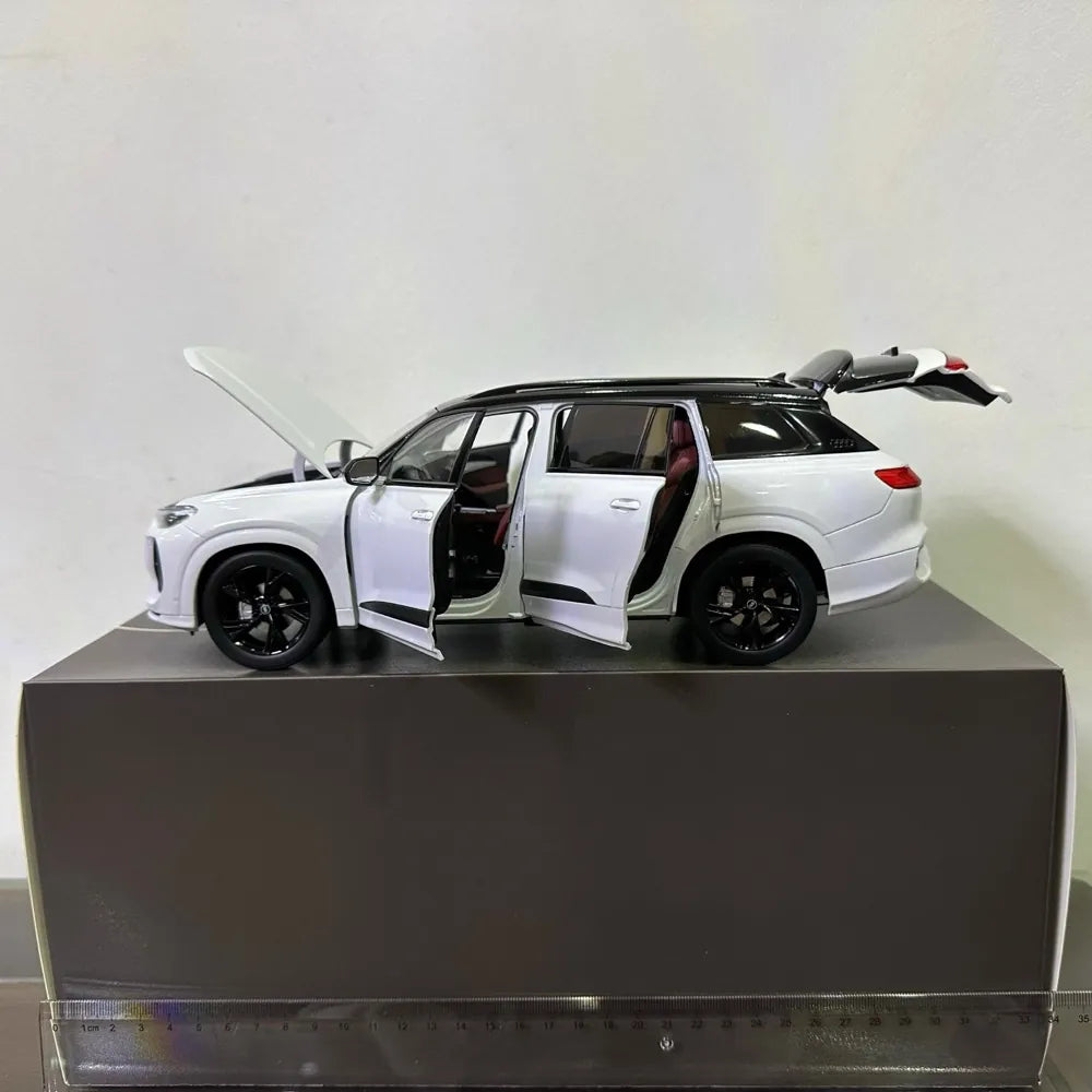 [OEM] 1:18 Audi 2022 Q6 White Model Car Die-Cast
