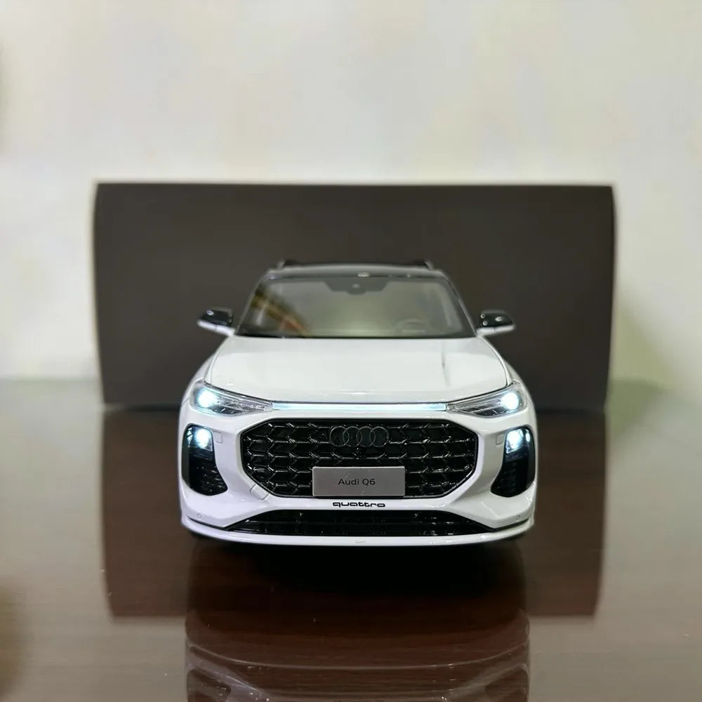 [OEM] 1:18 Audi 2022 Q6 White Model Car Die-Cast