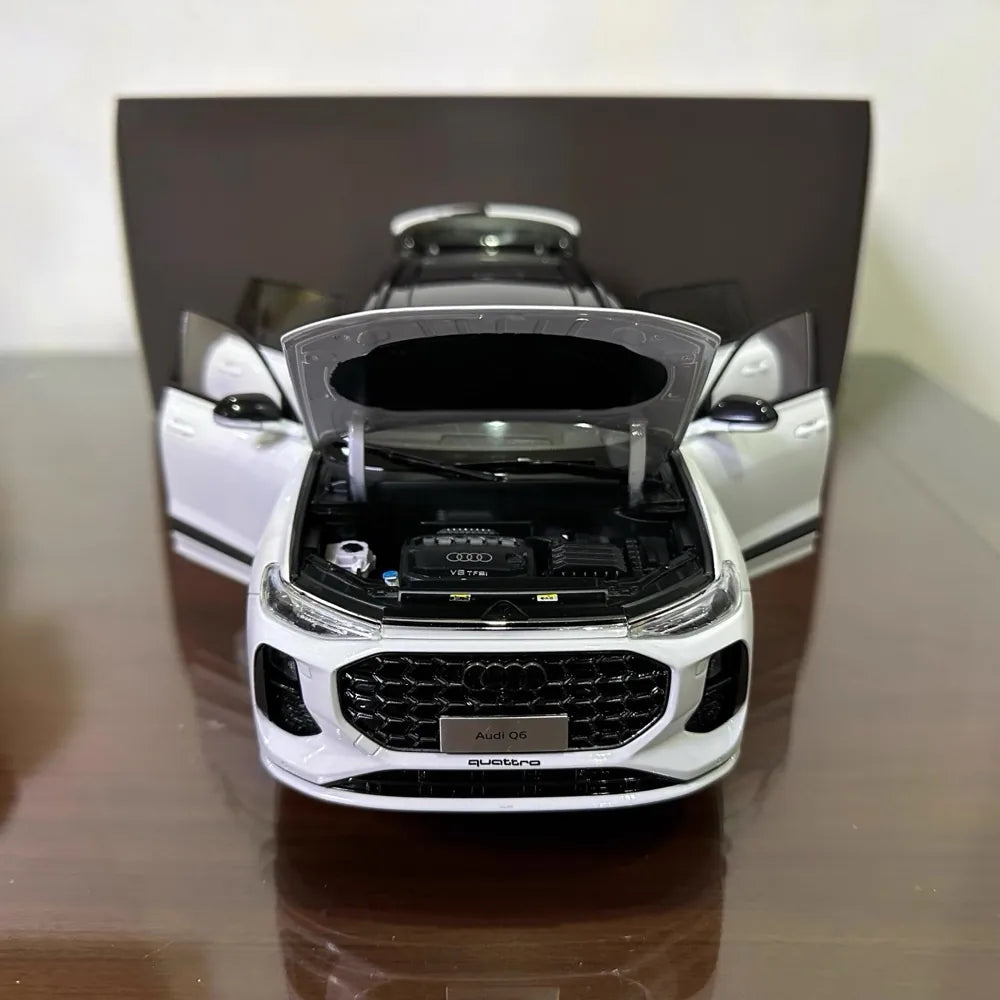 [OEM] 1:18 Audi 2022 Q6 White Model Car Die-Cast