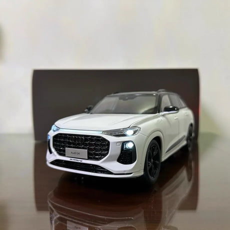 [OEM] 1:18 Audi 2022 Q6 White Model Car Die-Cast
